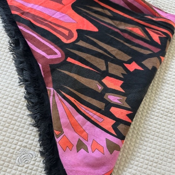 Emilio Pucci Large Triangle Scarf Multi-colored Vibrant Print - Picture 6 of 6